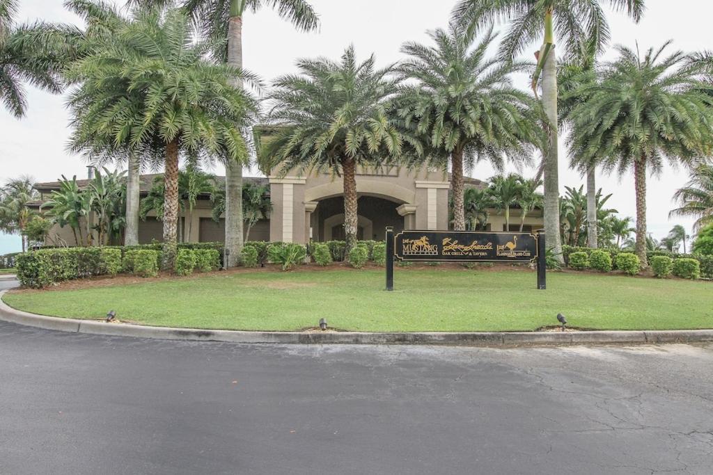 North Naples Free Golf! Stay, Play, Work From Luxury 2Bdr Plus Den 1St Floor Villa In Lely Golf Resort מראה חיצוני תמונה